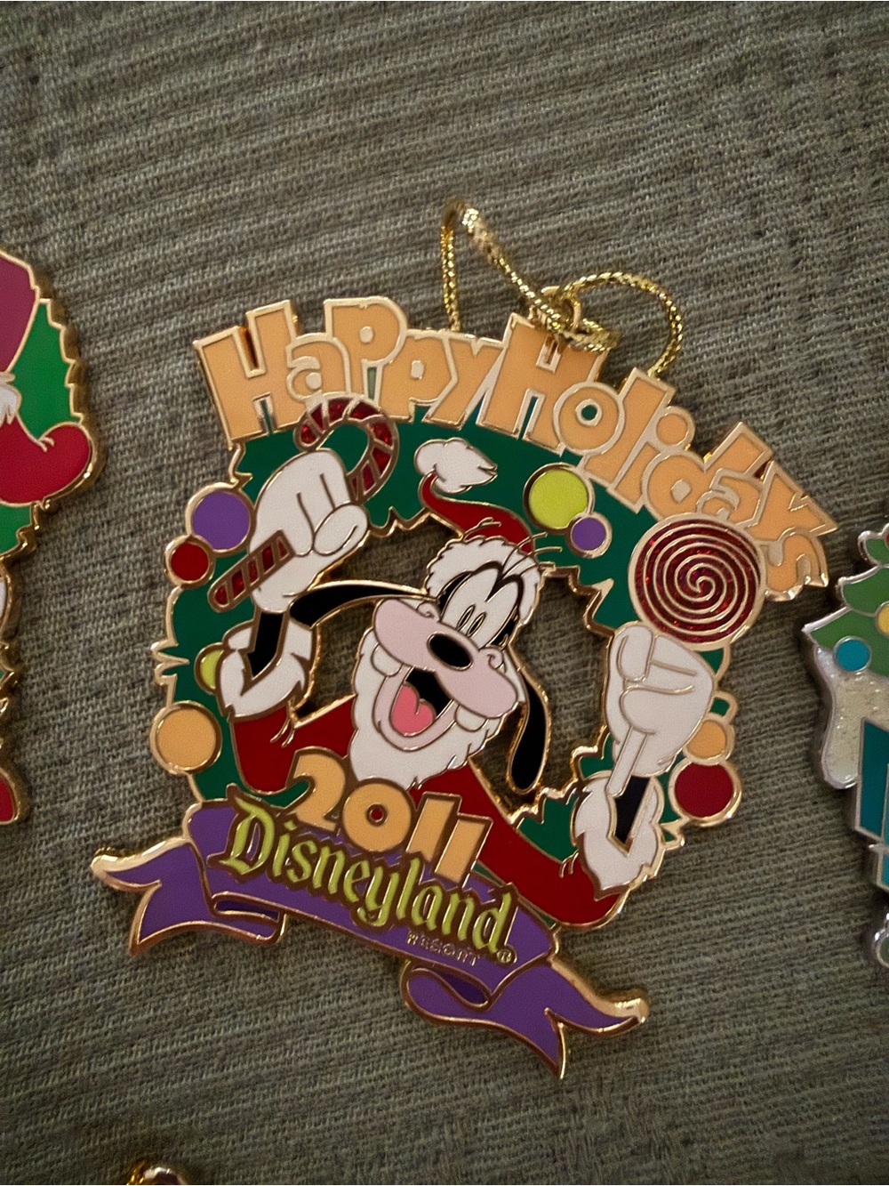 Disney Holiday Ornament Collection - Mickey & Friends 2009-2015 - Picture 3 of 8